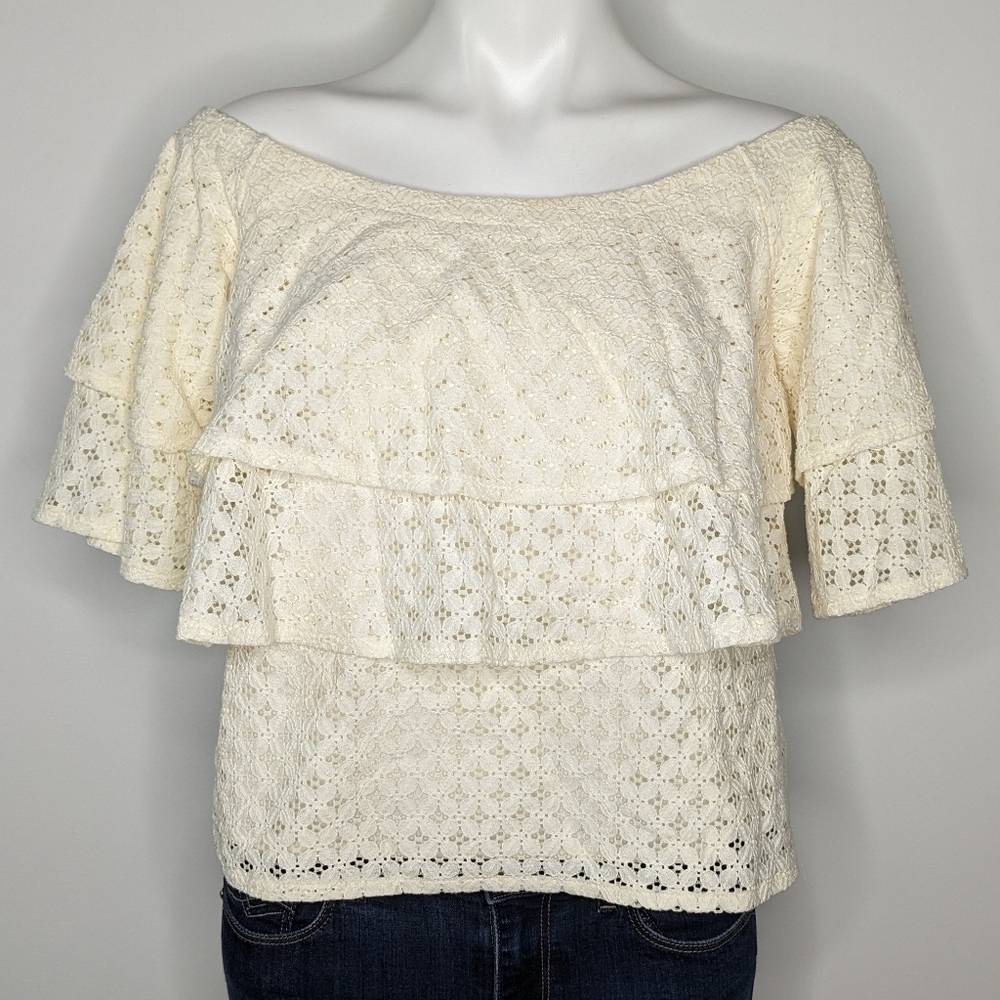 ✨3/$15 Banana Republic off white layered lace wide neck blouse XS